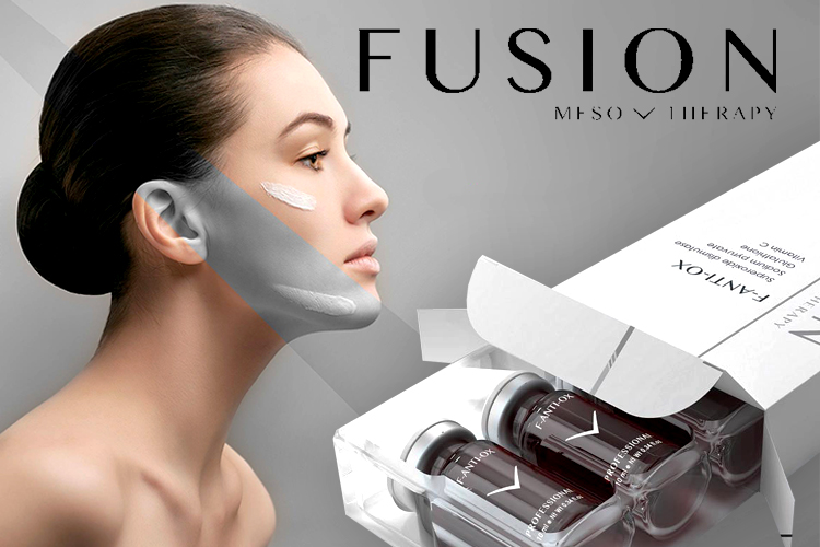 قيمت کوکتل مزوتراپی فيوژن اسپانيا Fusion به همراه تصویر یک خانم جوان که روی صورت خود کرم مالیده است