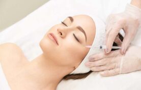 تزریق پی ار اف به صورت یک خانم جوان